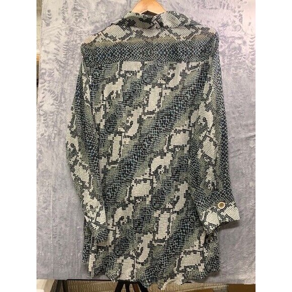 Suzanne Betro Plus SZ  2XL Wrap Lightweight Blouse Faux Snakeskin - Picture 4 of 9
